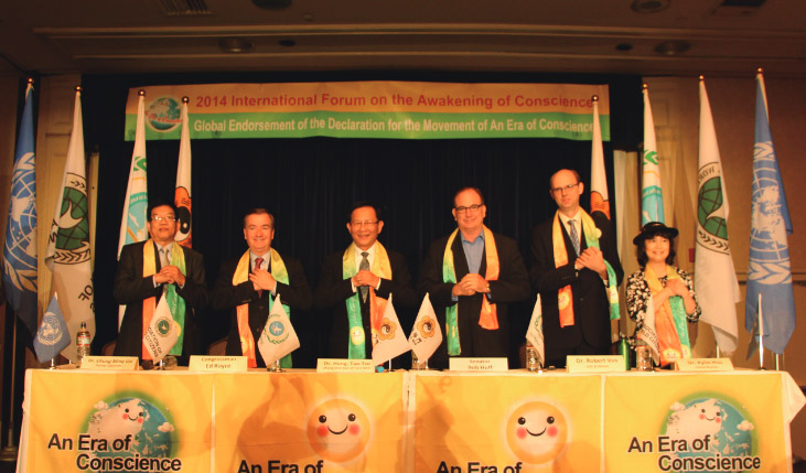 Panelists include Dr. Hong Tao-Tze, initiator of the movement of An Era of 
Conscience, president of FOWPAL, and Zhang-men-ren of Tai Ji Men (3rd from 
left); Congressman Ed Royce, Chairman of Foreign Affairs Committee (2nd from 
left); California State Senator Bob Huff (3rd from right); Adjunct Assistant Professor 
Robert Vos at USC (2nd from right); Professor Kylie Hsu, director of the Chinese 
Studies Center of Cal State, LA (1st from right); and Dr. Chung-Ming Liu, Professor 
Emeritus of atmospheric sciences from National Taiwan University (1st from left).
